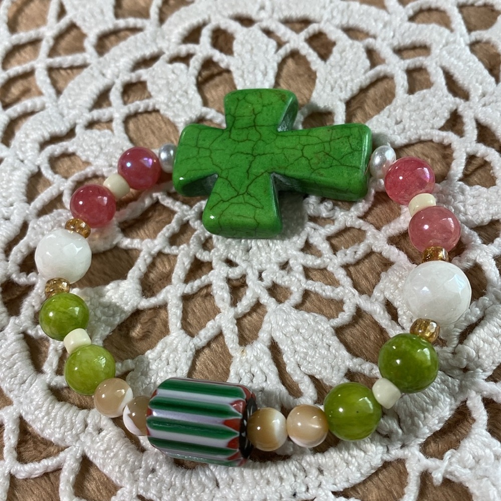 Hand crafted stretch beads bracelet. - Picture 14 of 15